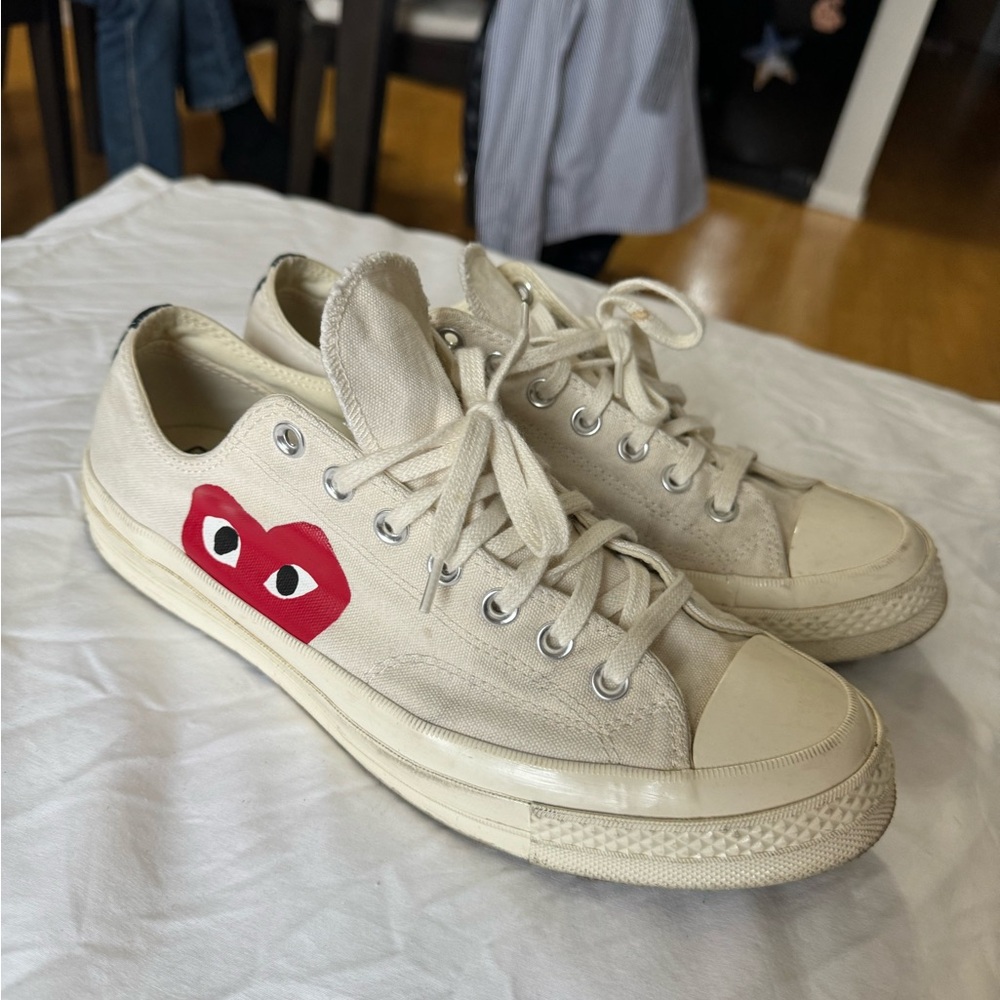 Comme des Garçons Play Beige Sneakers with Red Heart